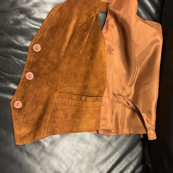 Danier Suede Leather Vest, three buttons front with two pocket, size M. - Picture 3 of 8
